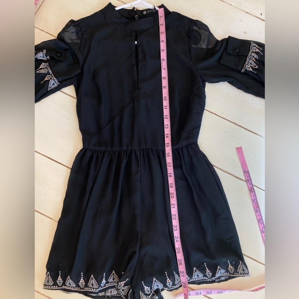 HOUSE OF HARLOW 1960 REVOLVE Women's XS Short Romper Hendrix Embroidered Black - Picture 8 of 10